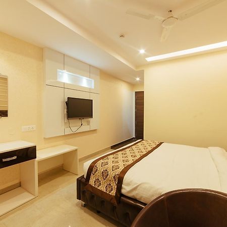 Radical Palace Hotel And Restaurant ลัคเนา ภายนอก รูปภาพ