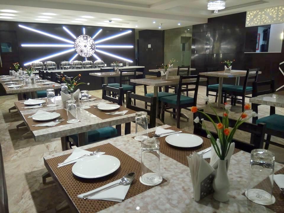 Radical Palace Hotel And Restaurant ลัคเนา ภายนอก รูปภาพ