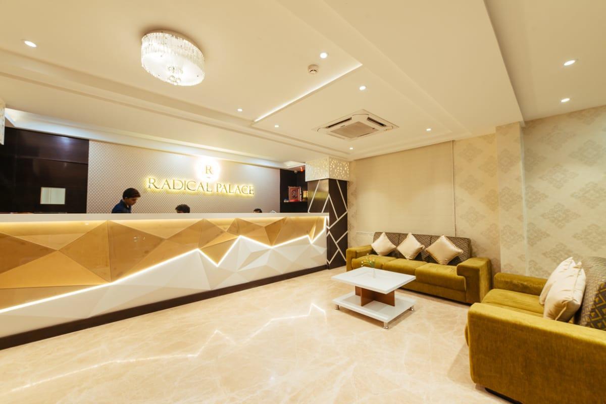 Radical Palace Hotel And Restaurant ลัคเนา ภายนอก รูปภาพ