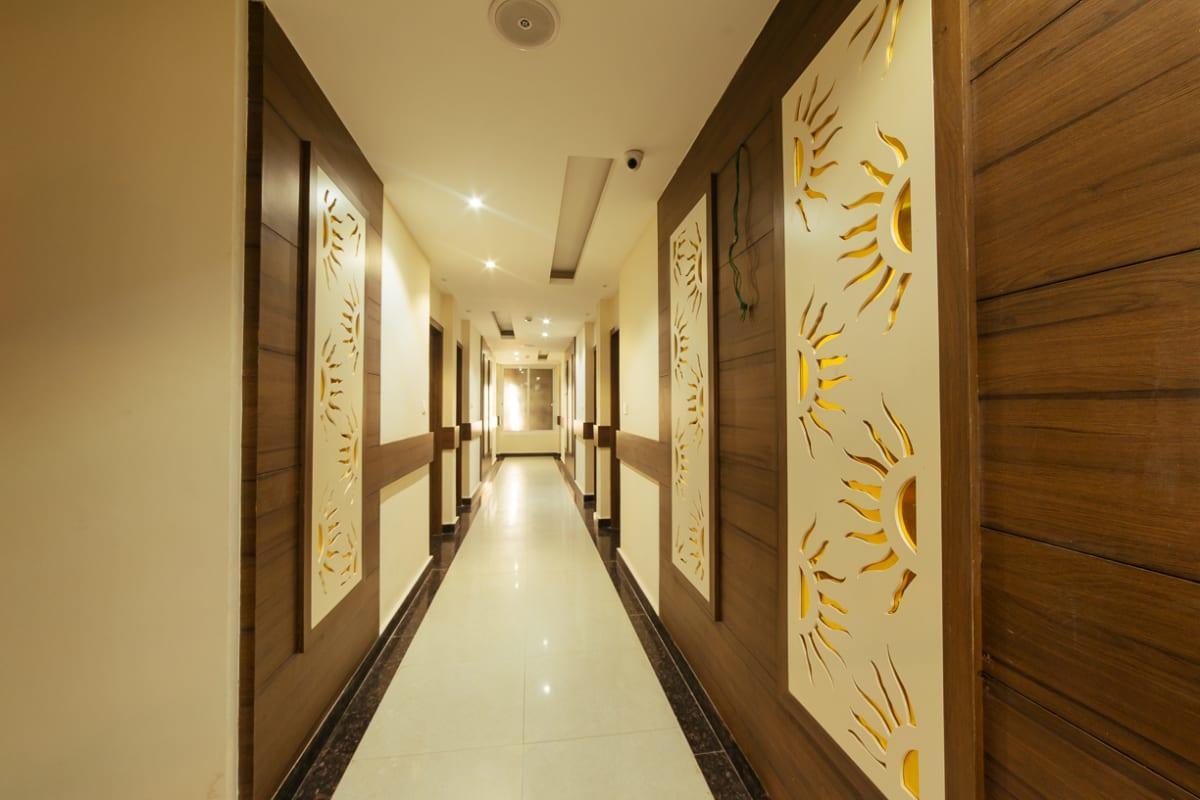 Radical Palace Hotel And Restaurant ลัคเนา ภายนอก รูปภาพ