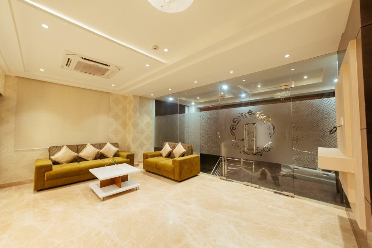 Radical Palace Hotel And Restaurant ลัคเนา ภายนอก รูปภาพ